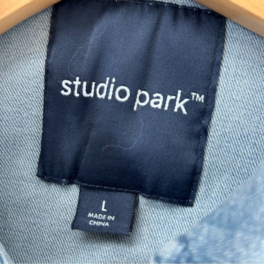 QVC studio park Light wash Women's Jean Chore Jacket size large - Picture 4 of 5